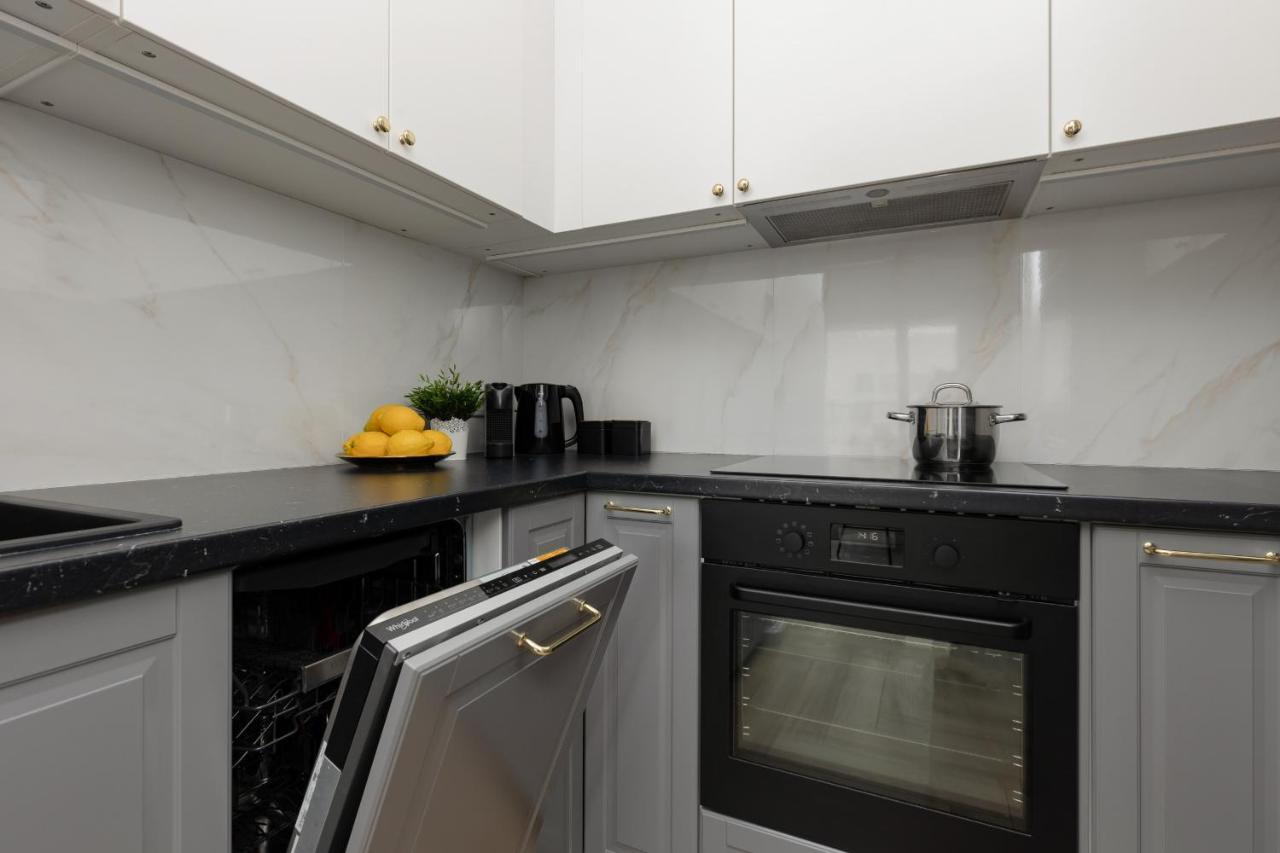 Stylish Apartment Kolejowa & Parking & Balcony By Noclegi Renters Varşova Dış mekan fotoğraf