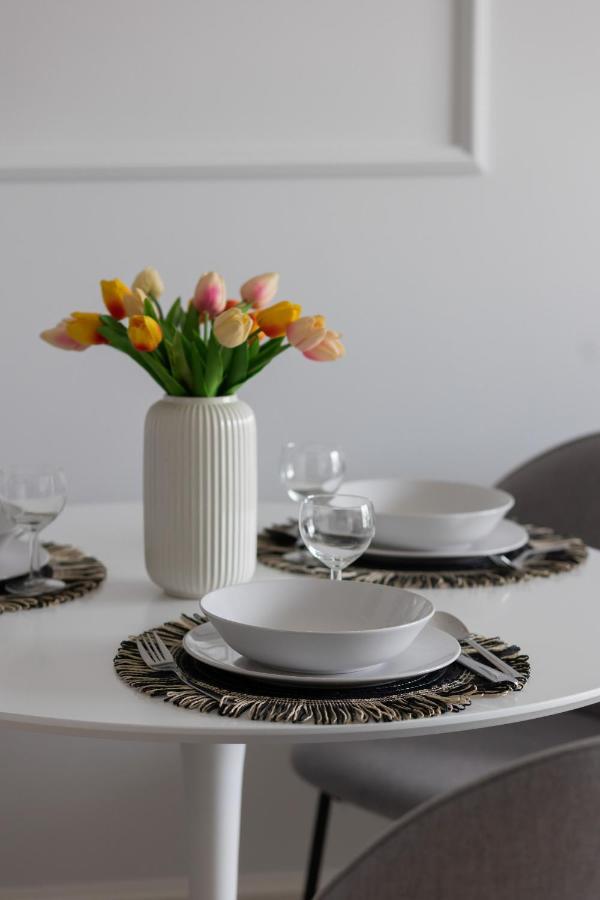 Stylish Apartment Kolejowa & Parking & Balcony By Noclegi Renters Varşova Dış mekan fotoğraf